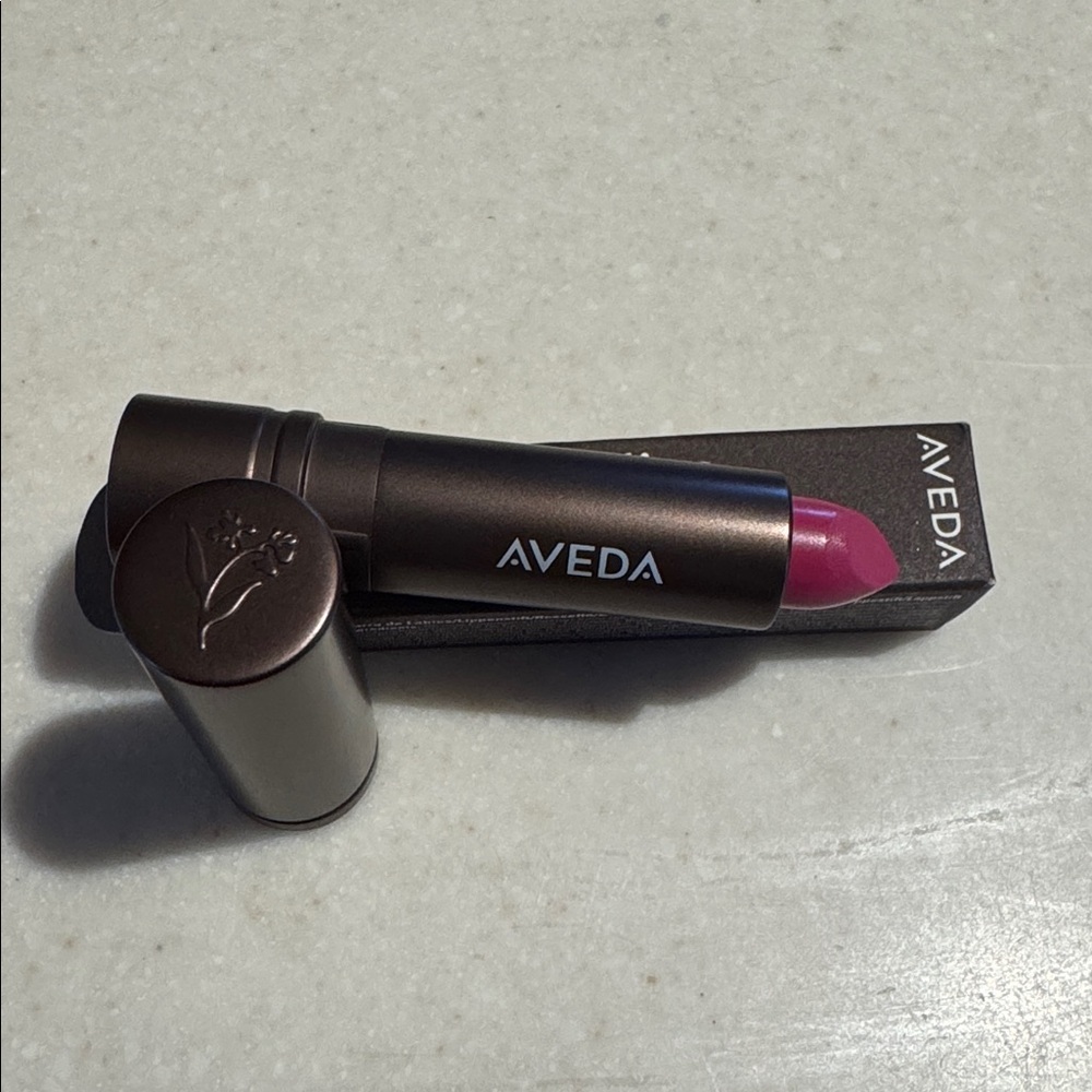 AVEDA Lipstick in Vibrant Pink